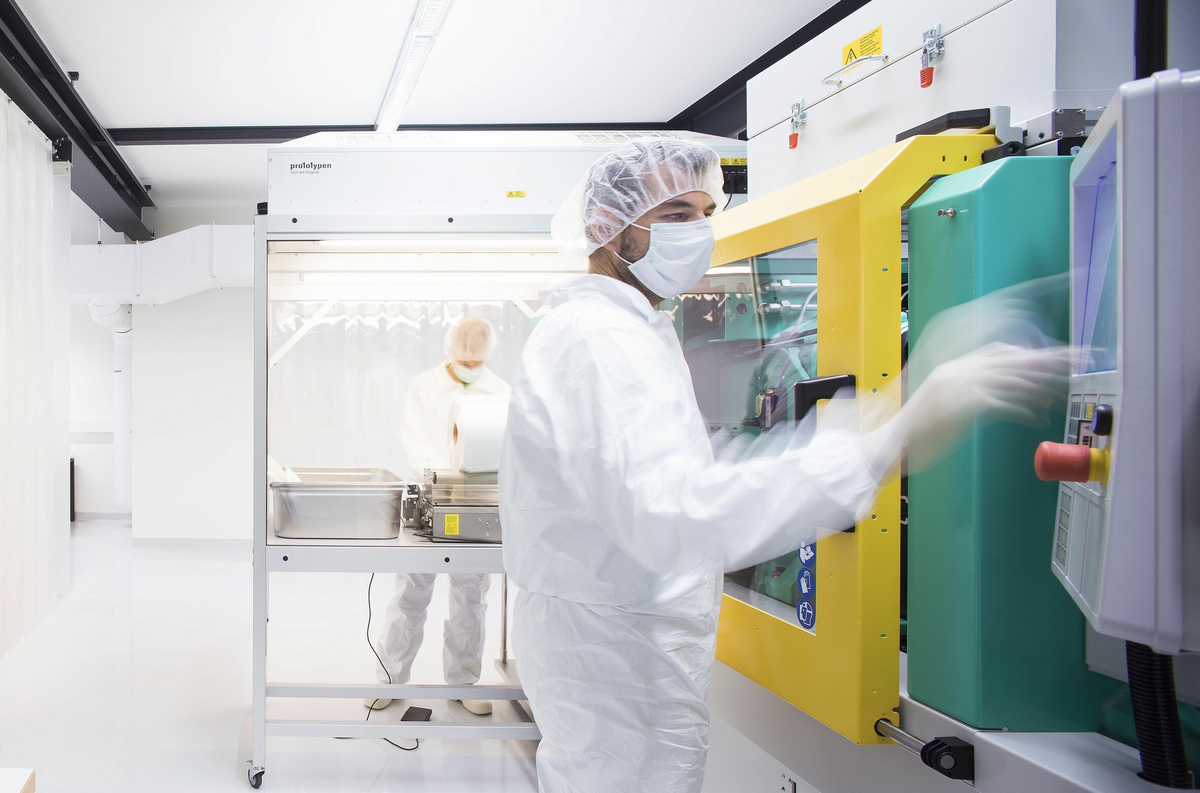 1zu1-Prototypen-Spritzguss-Reinraum.jpg