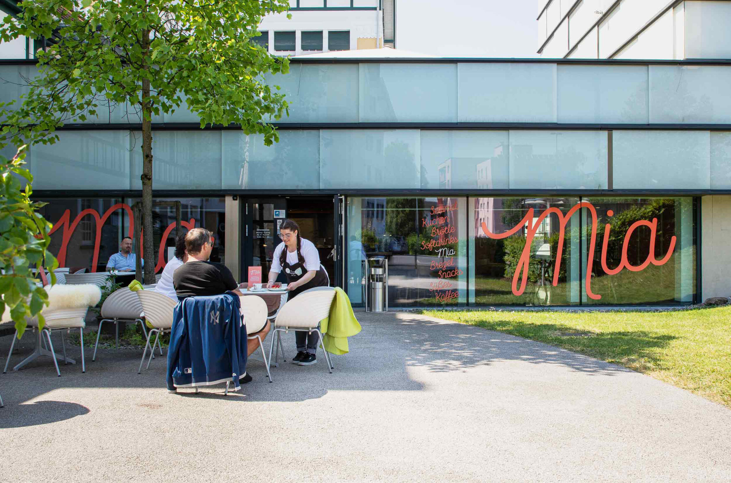 _06_220623_Referenz_cafe_mia3.jpg